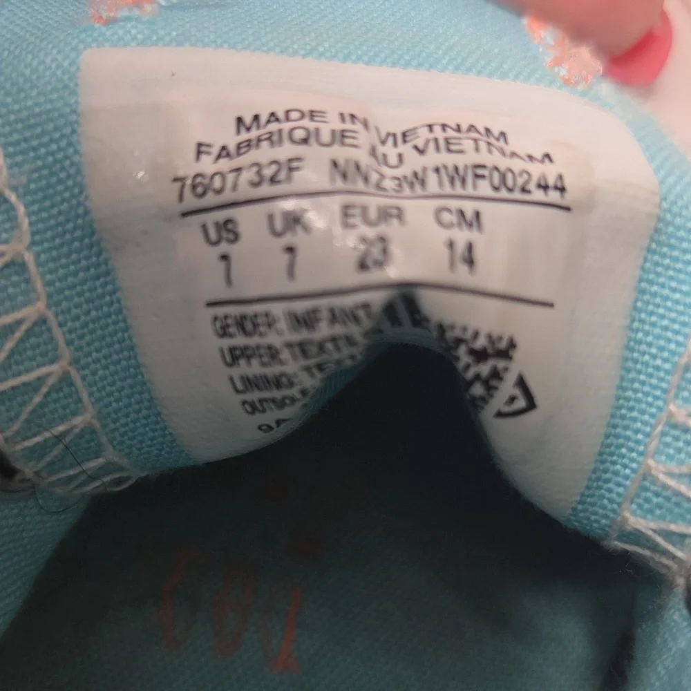 Converse Chuck Taylor All Star Child's Low Top Aqua Canvas Sneaker Size 7